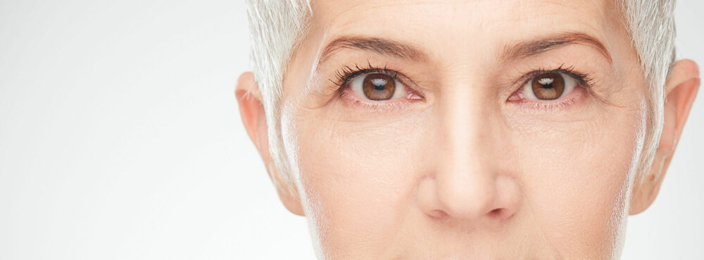 ansiktskirurgi äldre kvinna